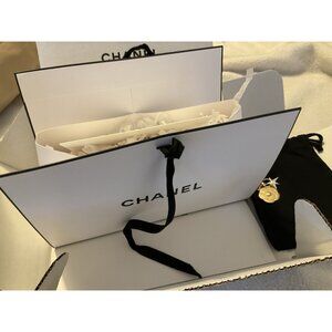 CHANEL Origami Signature Gift Box Ribbon Filler 8.75” x 5.5” x 3” & blank Card
